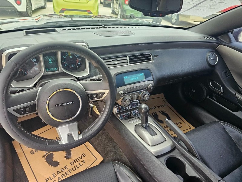 Chevrolet Camaro Vehicle Full-screen Gallery Image 13