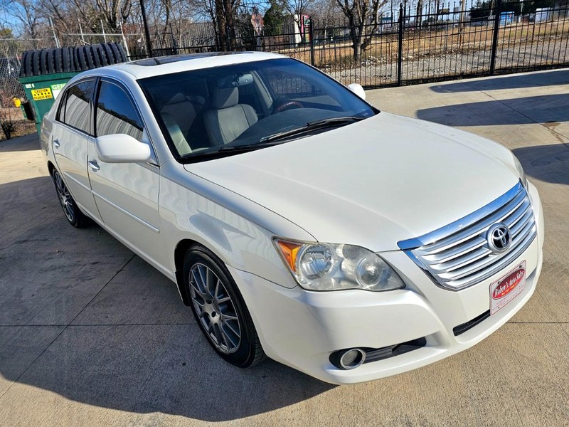 Toyota Avalon Vehicle Full-screen Gallery Image 11