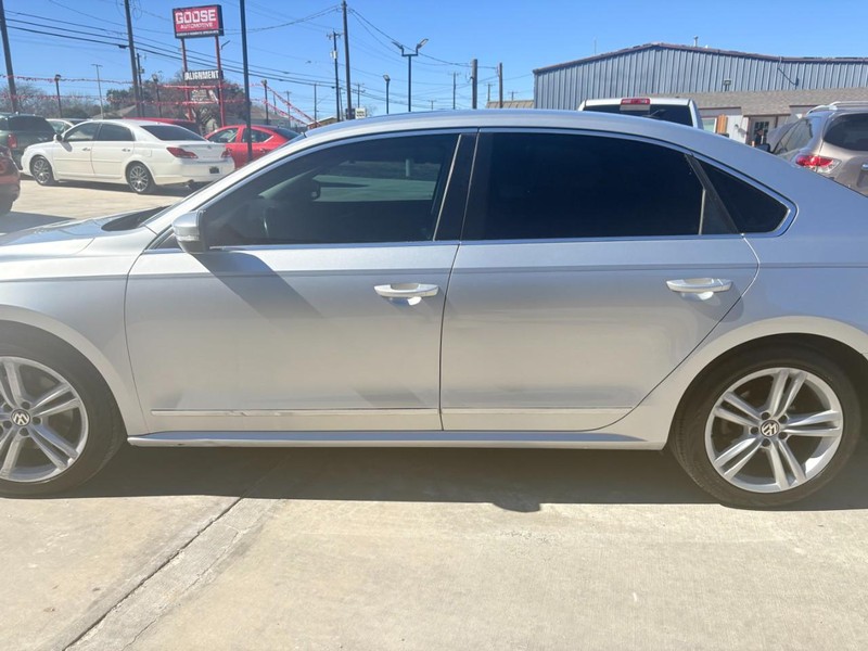 Volkswagen Passat Vehicle Image 02