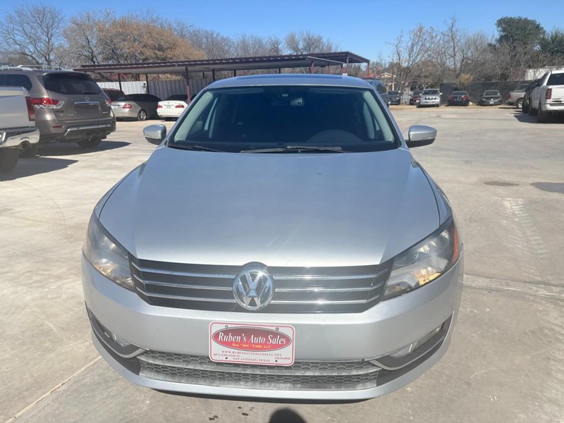 Volkswagen Passat Vehicle Image 09