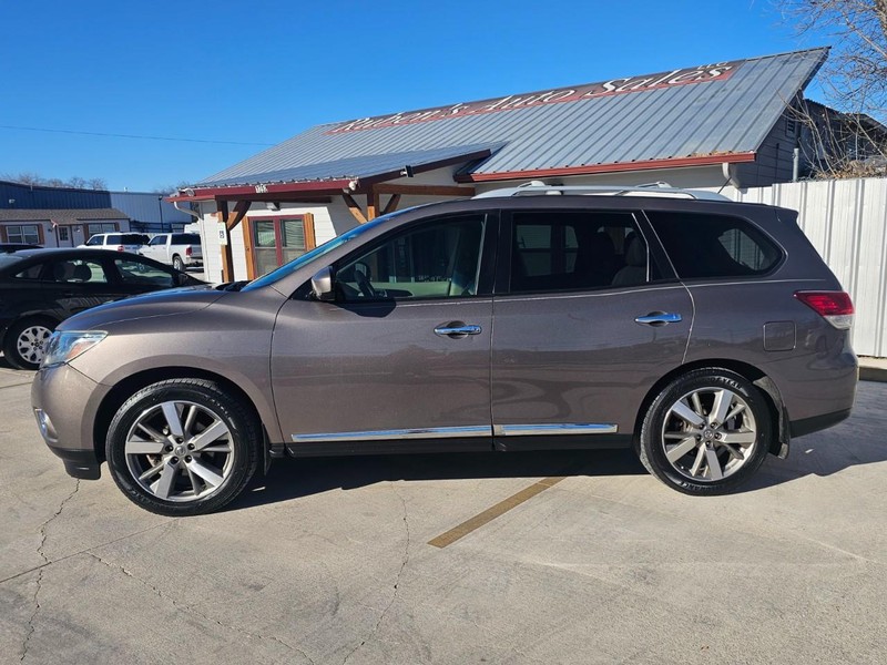 Nissan Pathfinder Vehicle Image 02