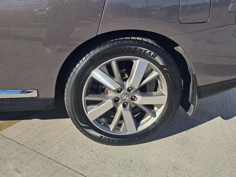 Nissan Pathfinder Vehicle Image 09