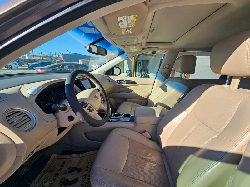 Nissan Pathfinder Vehicle Image 11