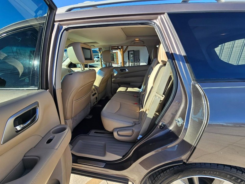 Nissan Pathfinder Vehicle Image 12