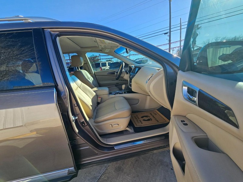 Nissan Pathfinder Vehicle Image 14