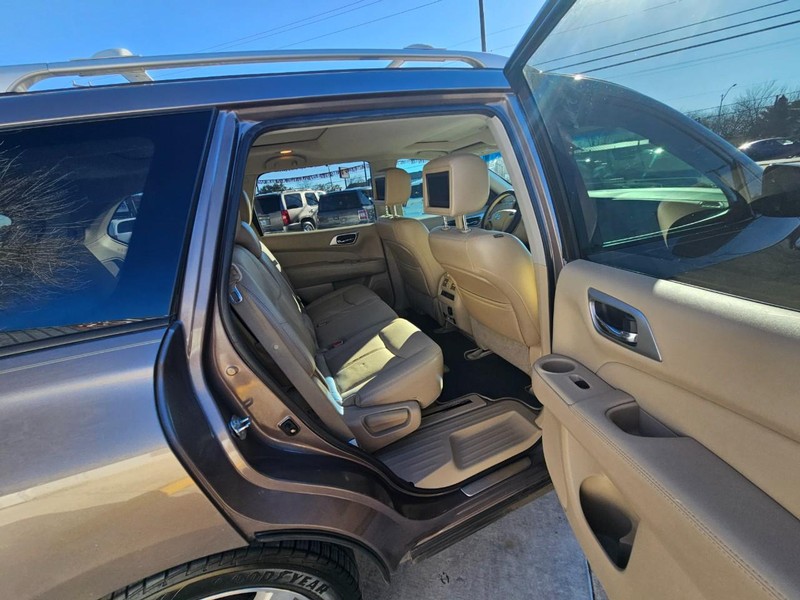 Nissan Pathfinder Vehicle Image 16