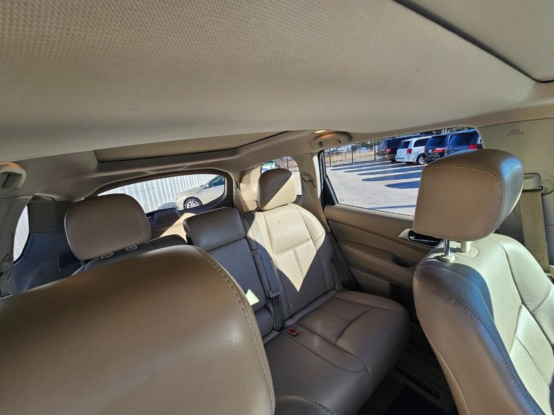 Nissan Pathfinder Vehicle Image 19