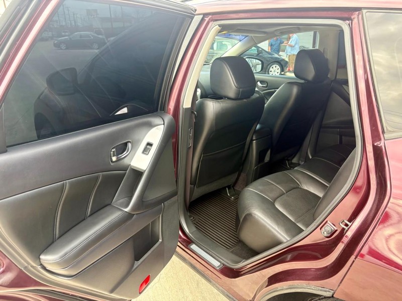 Nissan Murano Vehicle Image 11