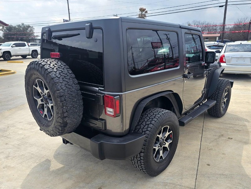 Jeep Wrangler Vehicle Full-screen Gallery Image 07