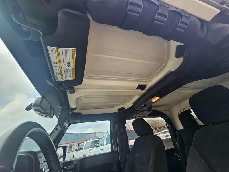 Jeep Wrangler Vehicle Full-screen Gallery Image 14