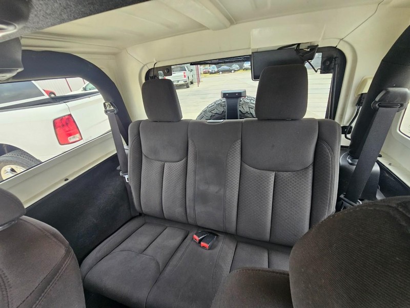 Jeep Wrangler Vehicle Full-screen Gallery Image 15