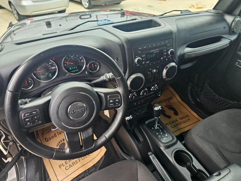 Jeep Wrangler Vehicle Full-screen Gallery Image 16