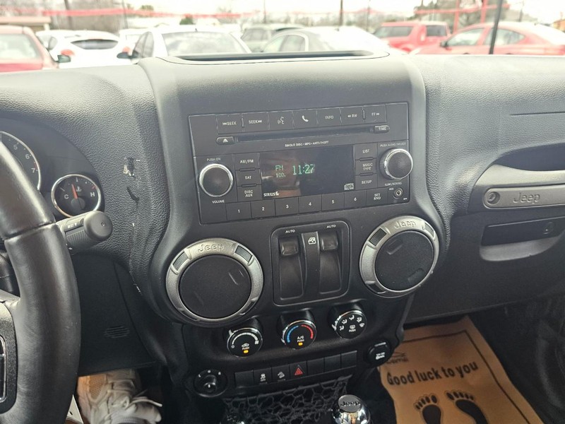 Jeep Wrangler Vehicle Full-screen Gallery Image 17