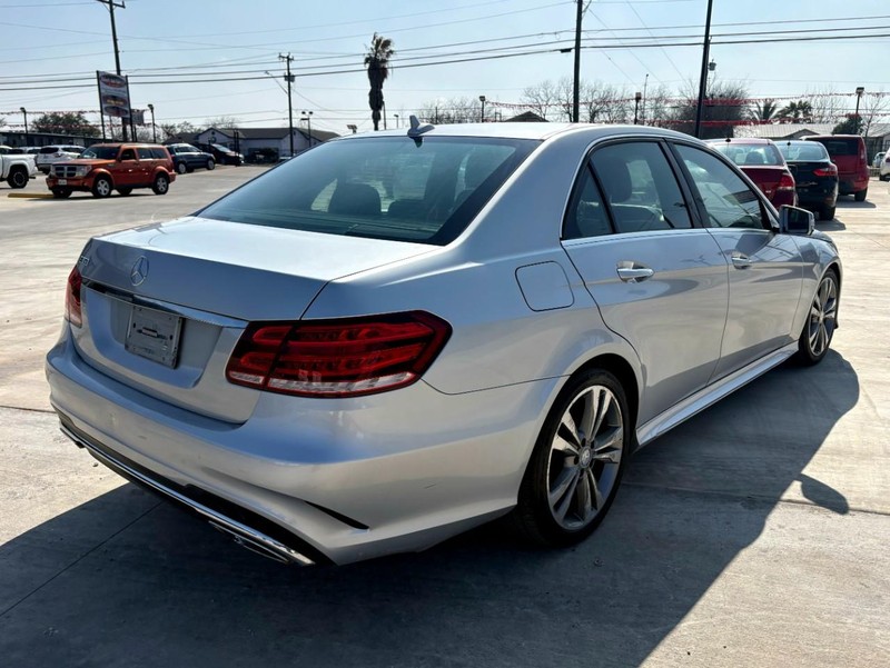 Mercedes-Benz E-Class Vehicle Image 06