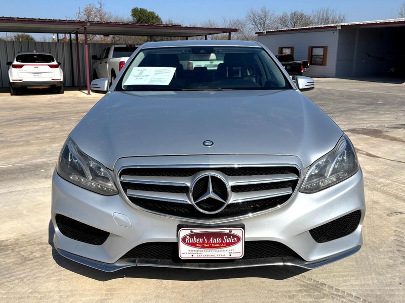 Mercedes-Benz E-Class Vehicle Image 09