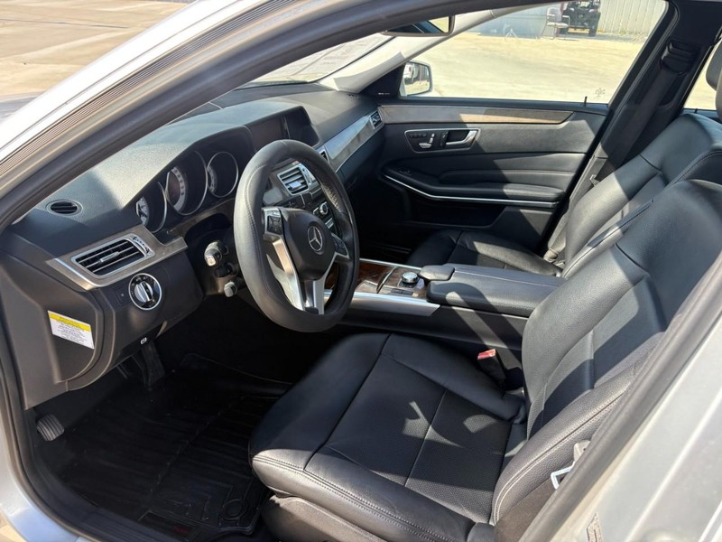 Mercedes-Benz E-Class Vehicle Image 12