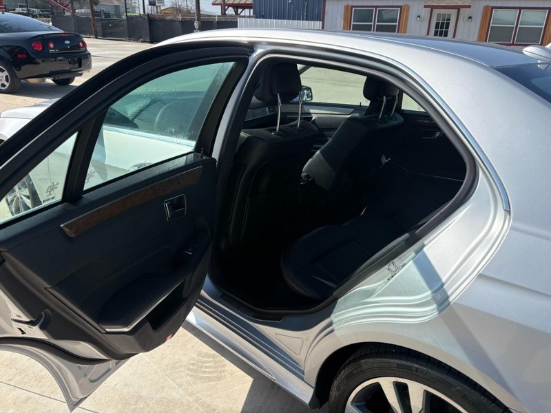 Mercedes-Benz E-Class Vehicle Image 13