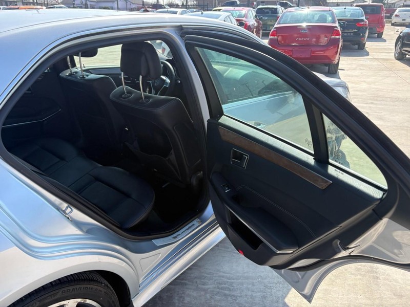 Mercedes-Benz E-Class Vehicle Image 15