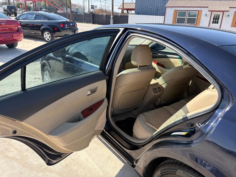 Lexus ES 350 Vehicle Image 13