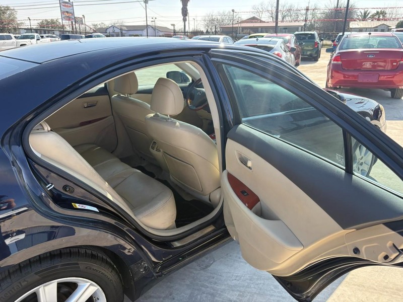 Lexus ES 350 Vehicle Image 17