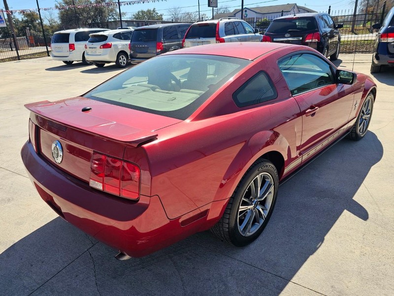Ford Mustang Vehicle Full-screen Gallery Image 05