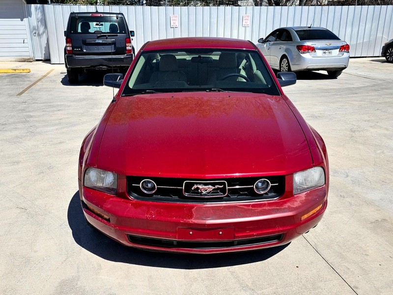 Ford Mustang Vehicle Full-screen Gallery Image 08