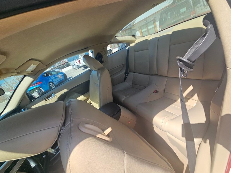 Ford Mustang Vehicle Full-screen Gallery Image 11