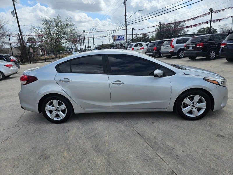 Kia Forte Vehicle Image 06