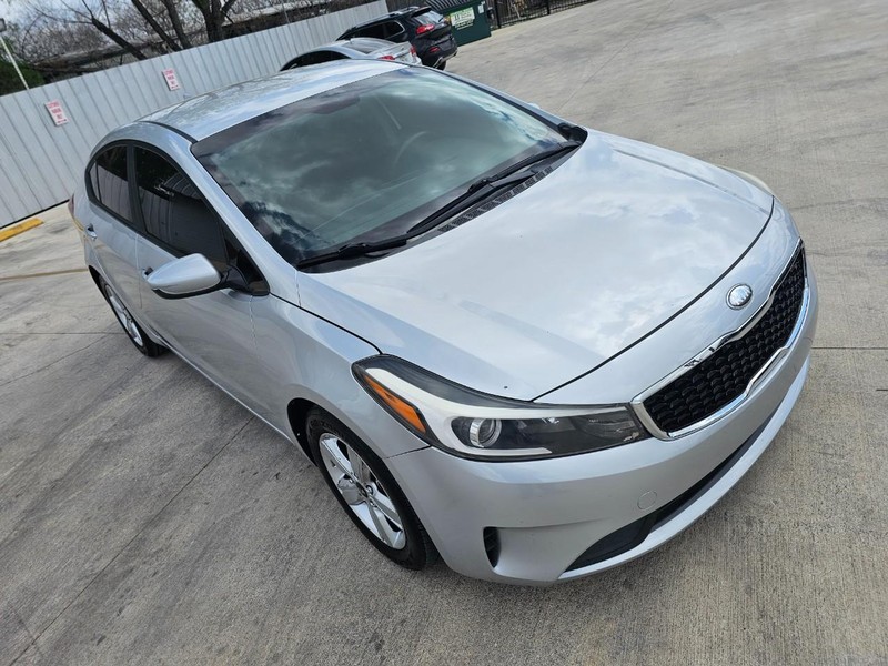 Kia Forte Vehicle Image 07