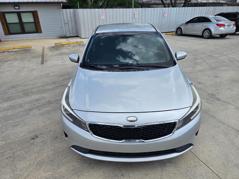 Kia Forte Vehicle Image 08