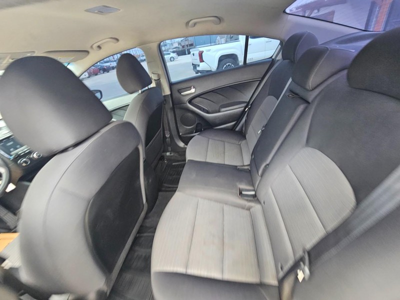 Kia Forte Vehicle Image 12