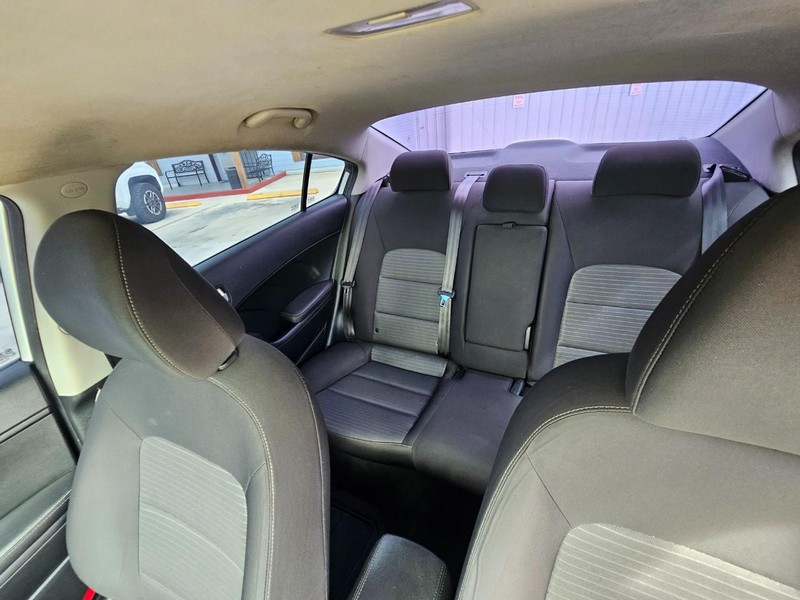 Kia Forte Vehicle Image 14