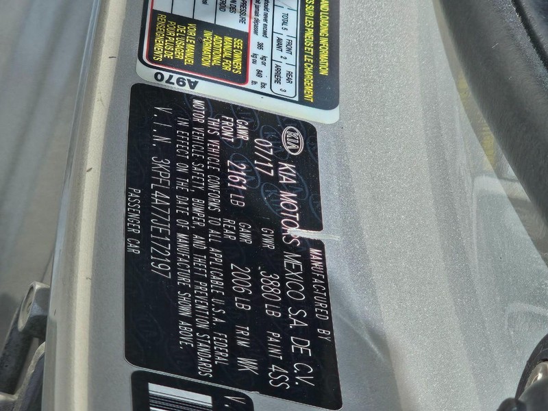 Kia Forte Vehicle Image 15