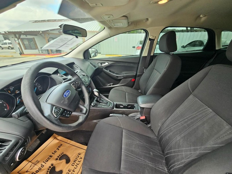 Ford Focus Vehicle Image 10