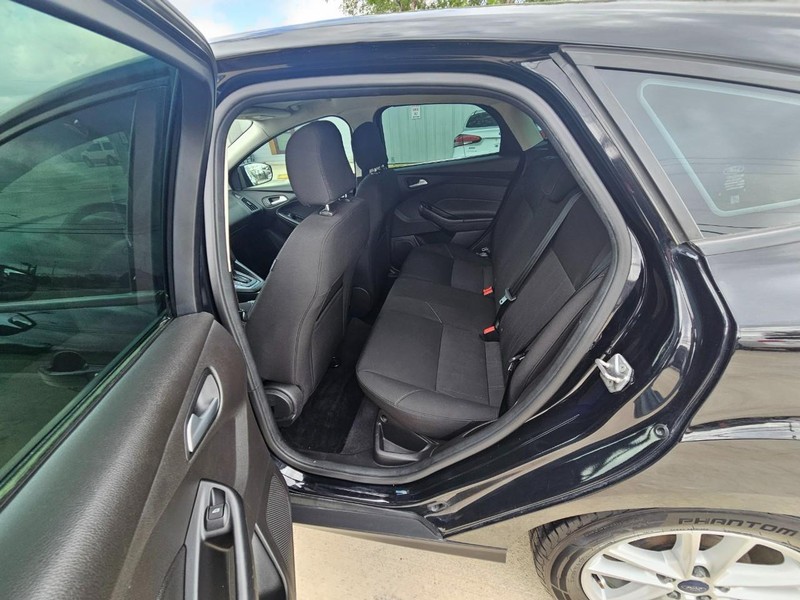 Ford Focus Vehicle Image 11