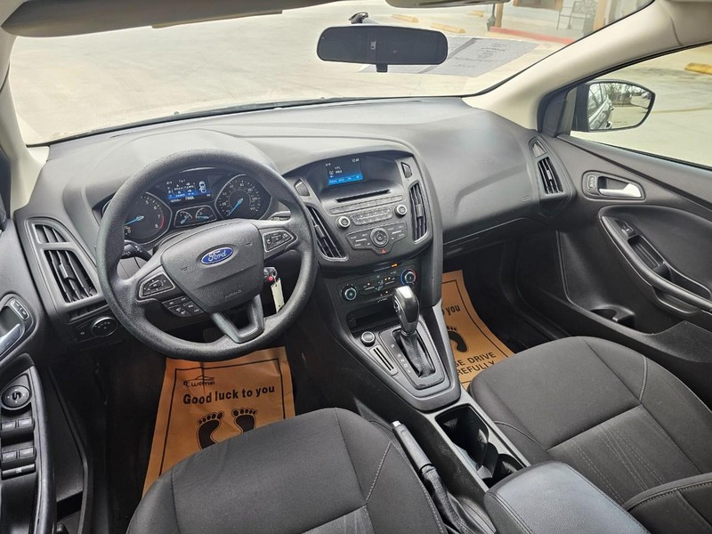 Ford Focus Vehicle Image 13