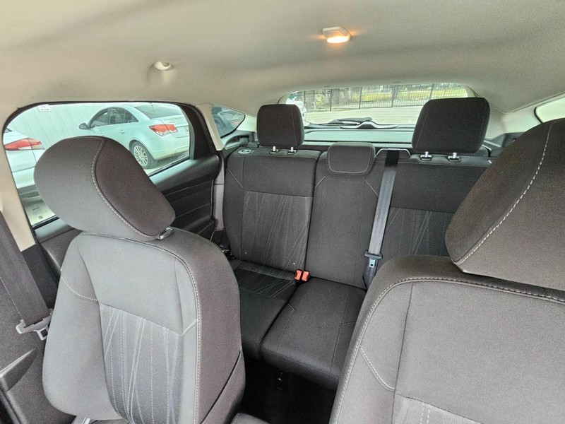Ford Focus Vehicle Image 14