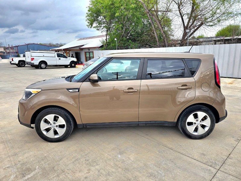 Kia Soul Vehicle Full-screen Gallery Image 02