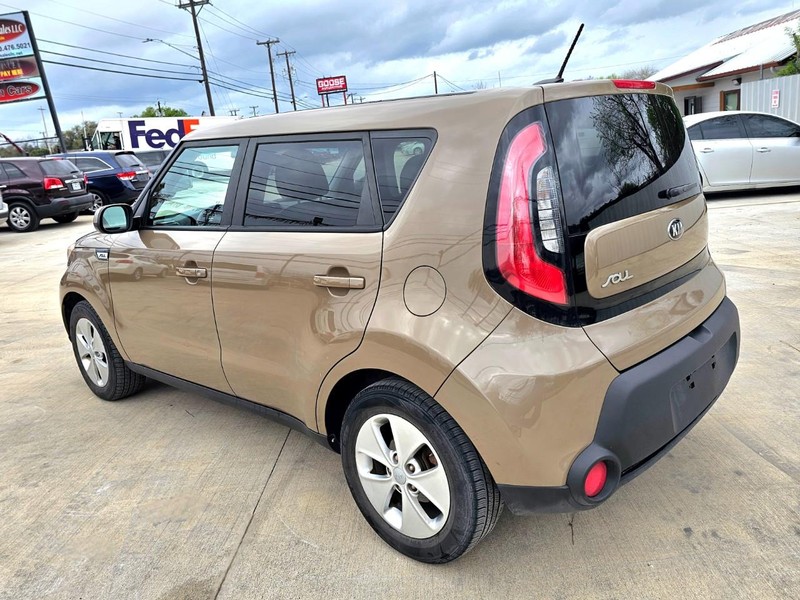 Kia Soul Vehicle Full-screen Gallery Image 03