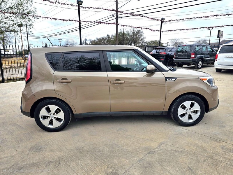 Kia Soul Vehicle Full-screen Gallery Image 06