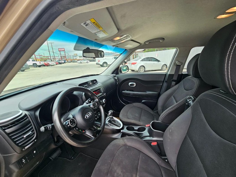 Kia Soul Vehicle Full-screen Gallery Image 10