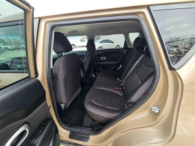 Kia Soul Vehicle Full-screen Gallery Image 11