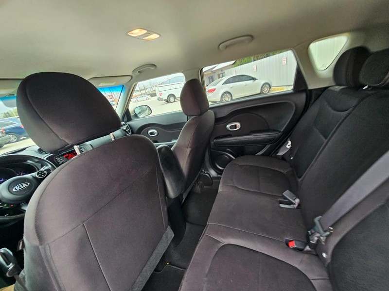 Kia Soul Vehicle Full-screen Gallery Image 12