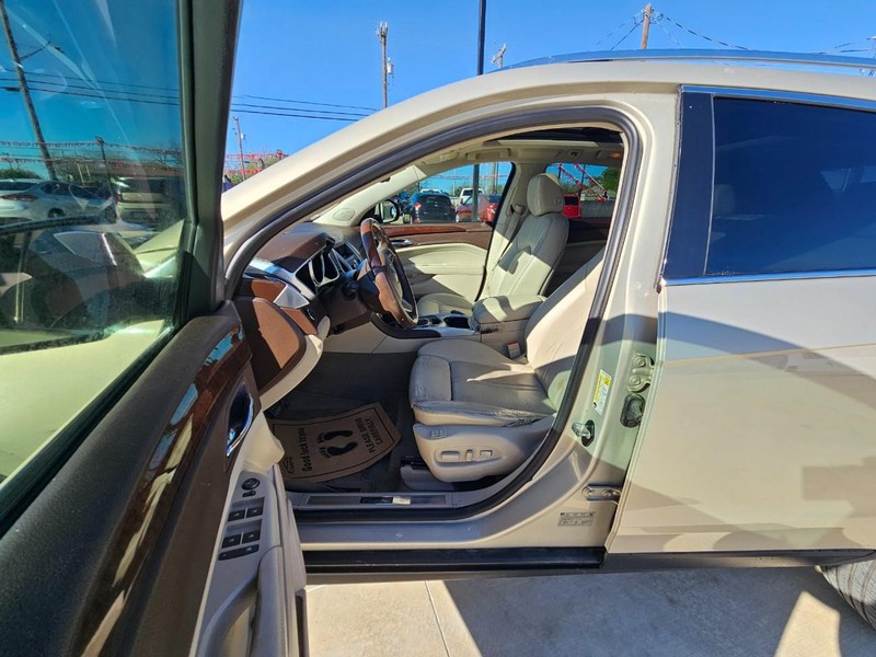 Cadillac SRX Vehicle Image 11