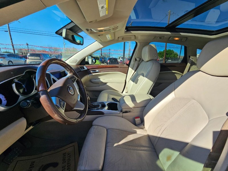 Cadillac SRX Vehicle Image 12
