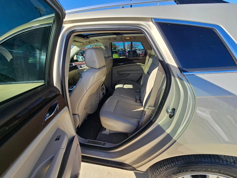 Cadillac SRX Vehicle Image 13