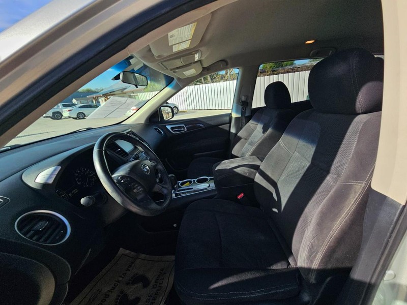 Nissan Pathfinder Vehicle Image 12