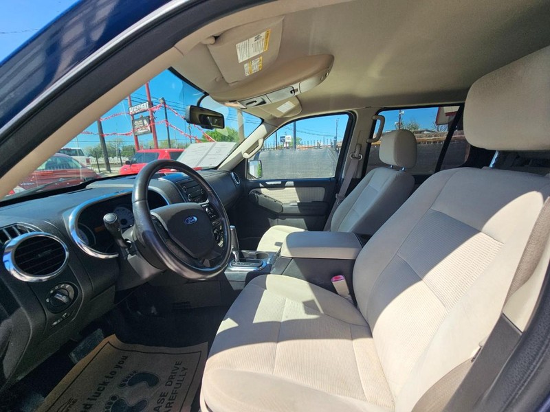 Ford Explorer Sport Trac Vehicle Image 11