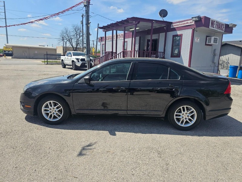 Ford Fusion Vehicle Image 02