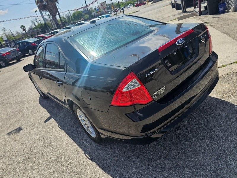 Ford Fusion Vehicle Image 03